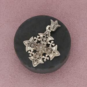 sterling silver vintage crusaders cross pendant